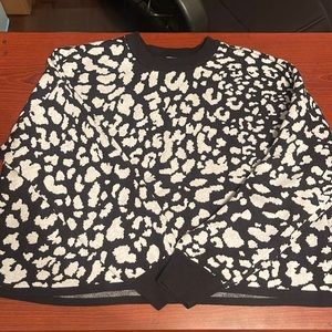 Cropped BarIII SWEATER. CUTE PRINT. GENTLY USED. looks like new
